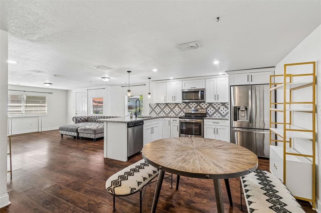 1202 E ANNIE STREET, TAMPA, FL 33612 — zdjęcie 4