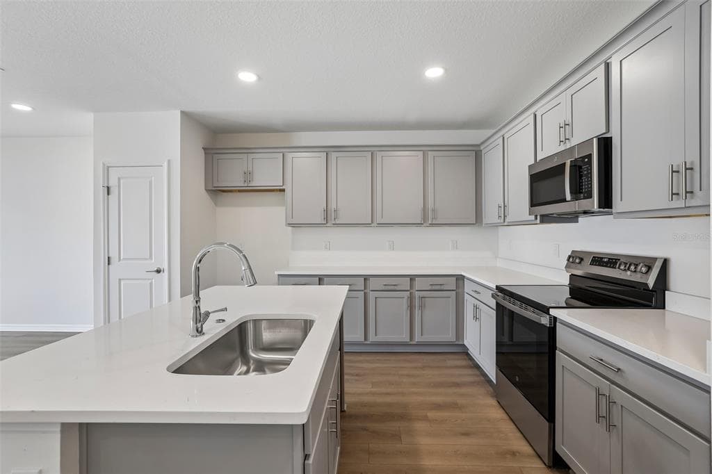 34563 TURPINS AVENUE, ZEPHYRHILLS, FL 33541 — zdjęcie 3