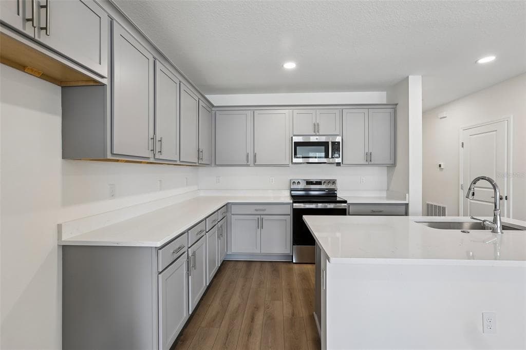 34563 TURPINS AVENUE, ZEPHYRHILLS, FL 33541 — zdjęcie 5