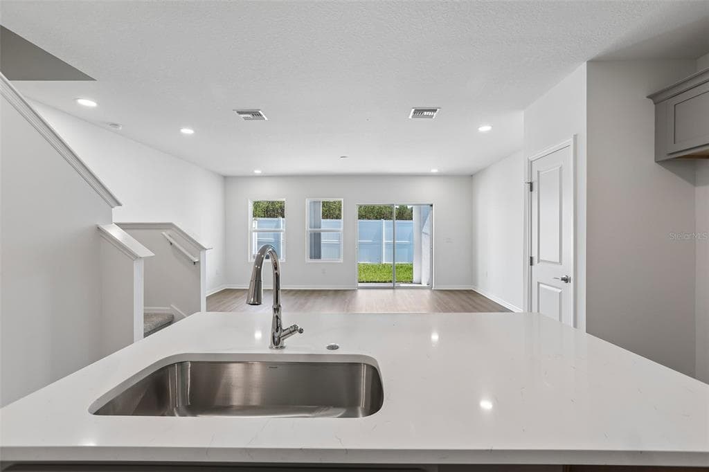 34563 TURPINS AVENUE, ZEPHYRHILLS, FL 33541 — zdjęcie 4
