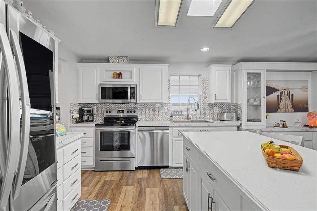 37602 LILLY BEA AVENUE, ZEPHYRHILLS, FL 33541 — zdjęcie 3