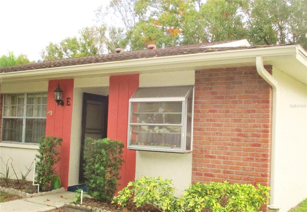 2225 LARK CIRCLE W # E, PALM HARBOR, FL 34684