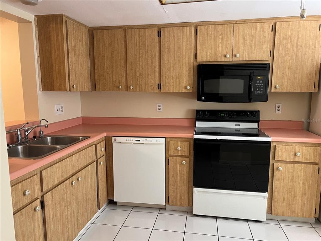 2225 LARK CIRCLE W # E, PALM HARBOR, FL 34684 — zdjęcie 4