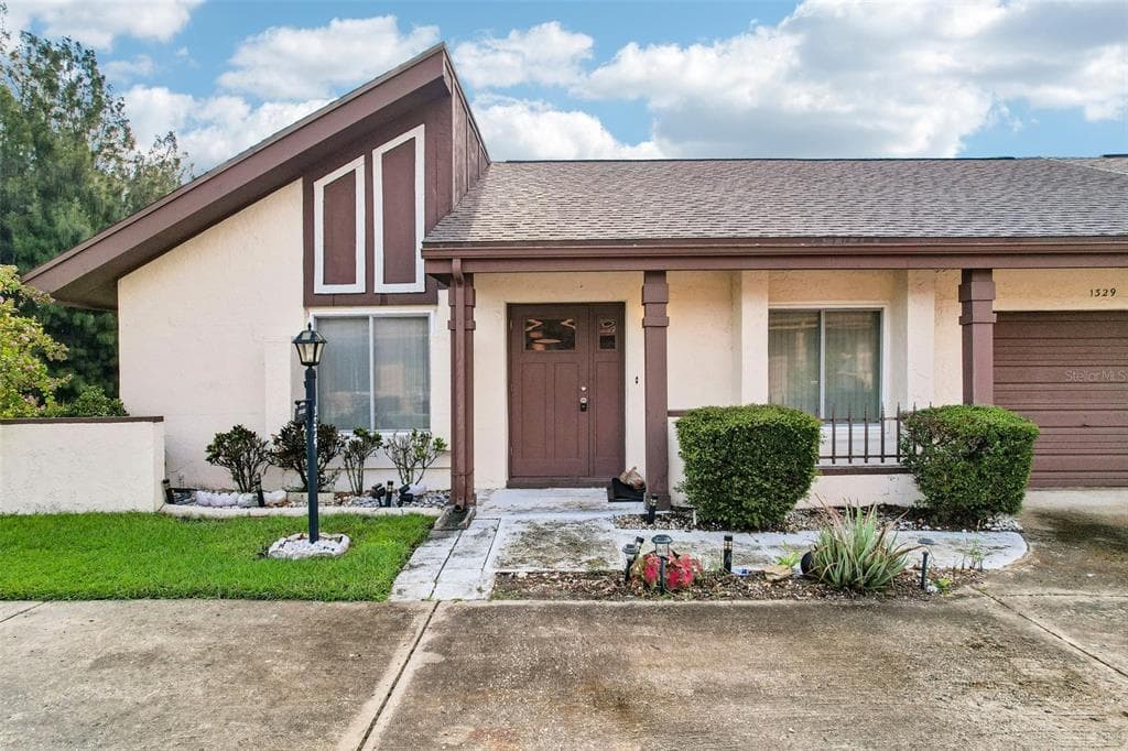 1329 NEW BEDFORD DRIVE, SUN CITY CENTER, FL 33573 — zdjęcie 2