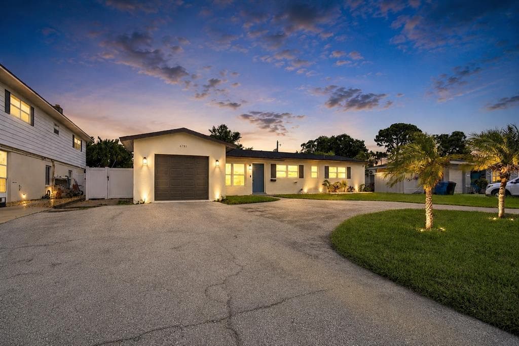 6781 33RD AVENUE N, ST PETERSBURG, FL 33710 — zdjęcie 2