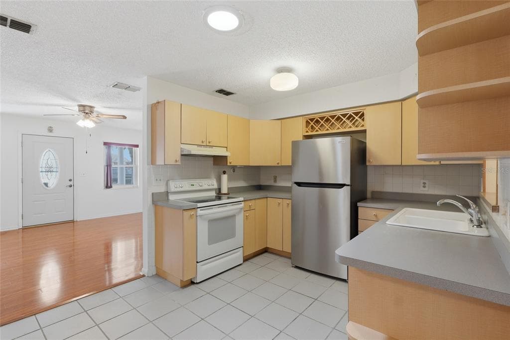6130 17TH STREET, ZEPHYRHILLS, FL 33542 — zdjęcie 4