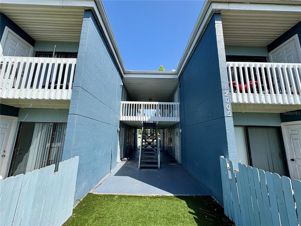 2005 5TH STREET W # B, BRADENTON, FL 34205