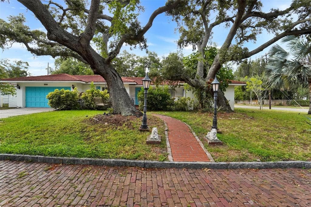 7716 DARTMOUTH AVENUE N, ST PETERSBURG, FL 33710