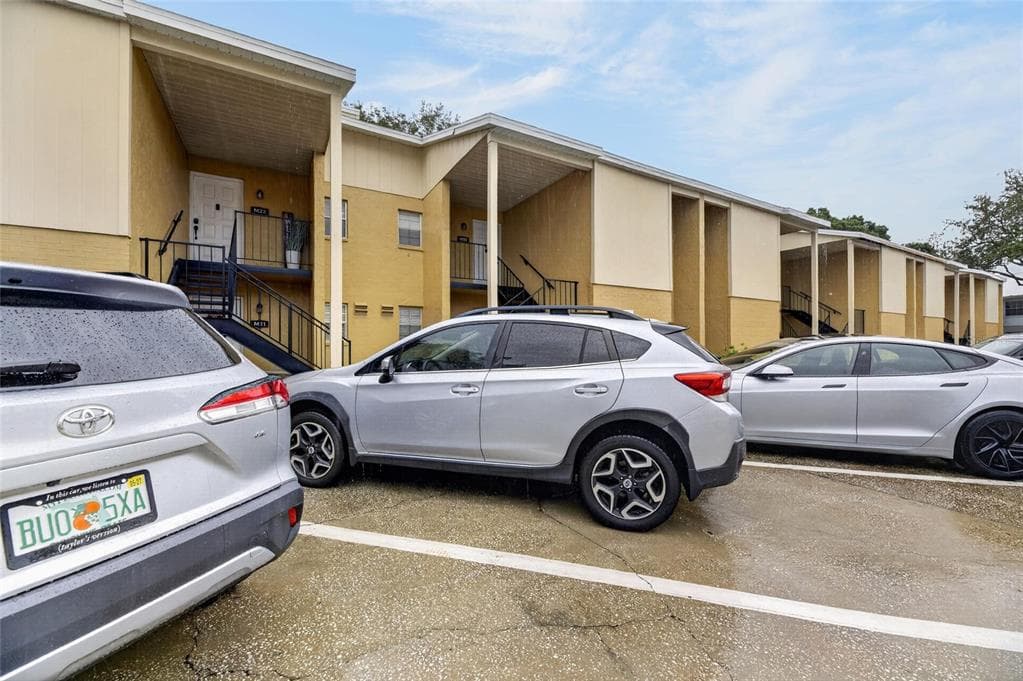 3812 N OAK DRIVE # M32, TAMPA, FL 33611