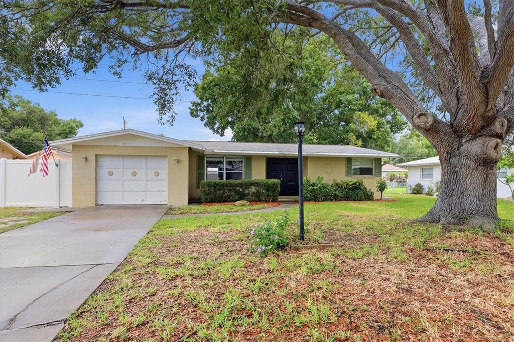 2173 FIESTA DRIVE, SARASOTA, FL 34231