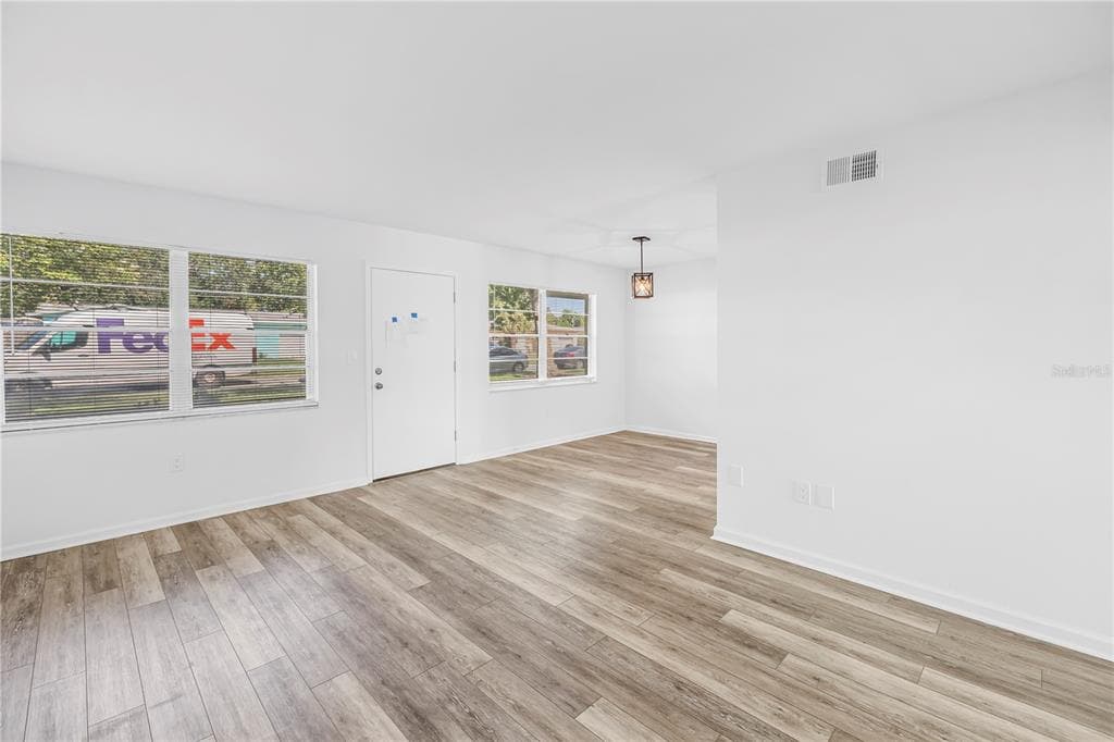 1051 79TH AVENUE N # 105, ST PETERSBURG, FL 33702 — zdjęcie 4