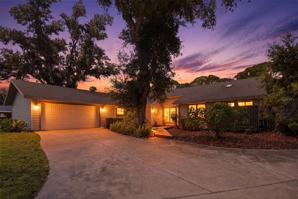 881 PINTO CIRCLE, NOKOMIS, FL 34275