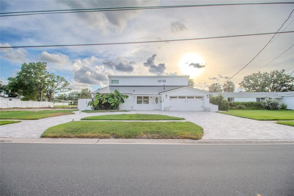 5400 DENVER STREET NE, ST PETERSBURG, FL 33703 — zdjęcie 2