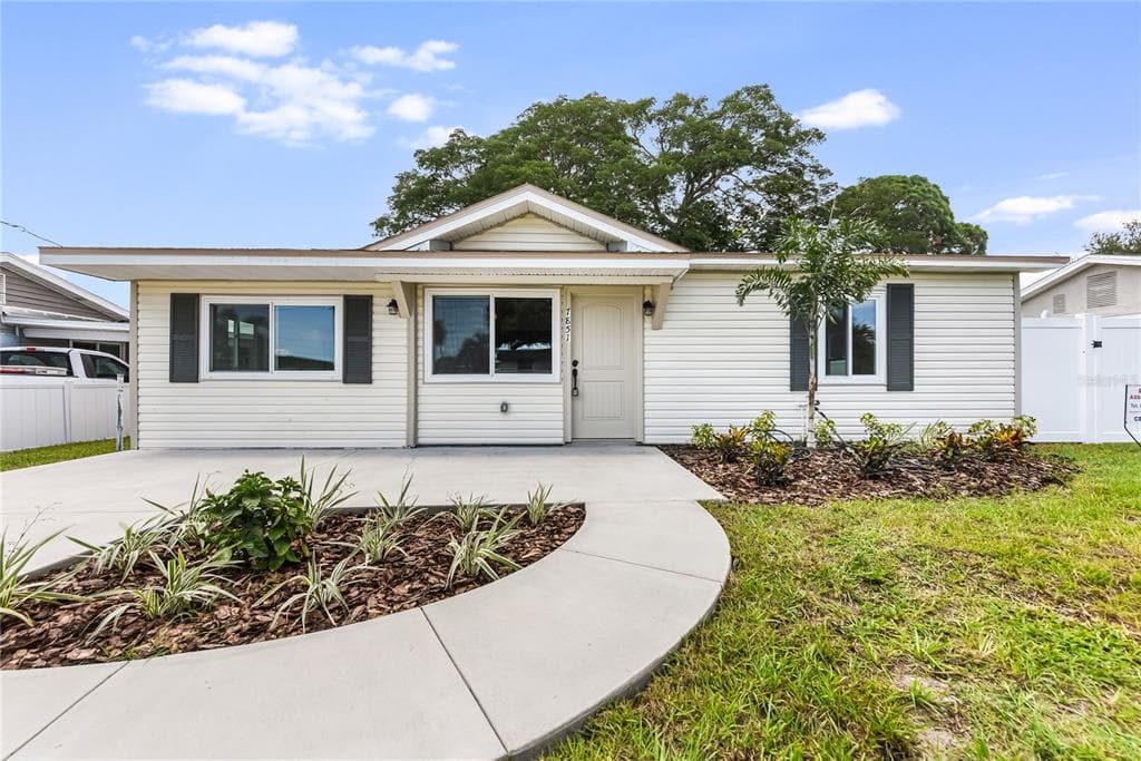 7851 40 AVE N, ST PETERSBURG, FL 33709