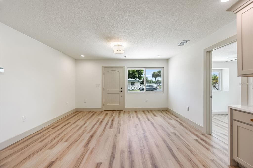 7851 40 AVE N, ST PETERSBURG, FL 33709 — zdjęcie 5