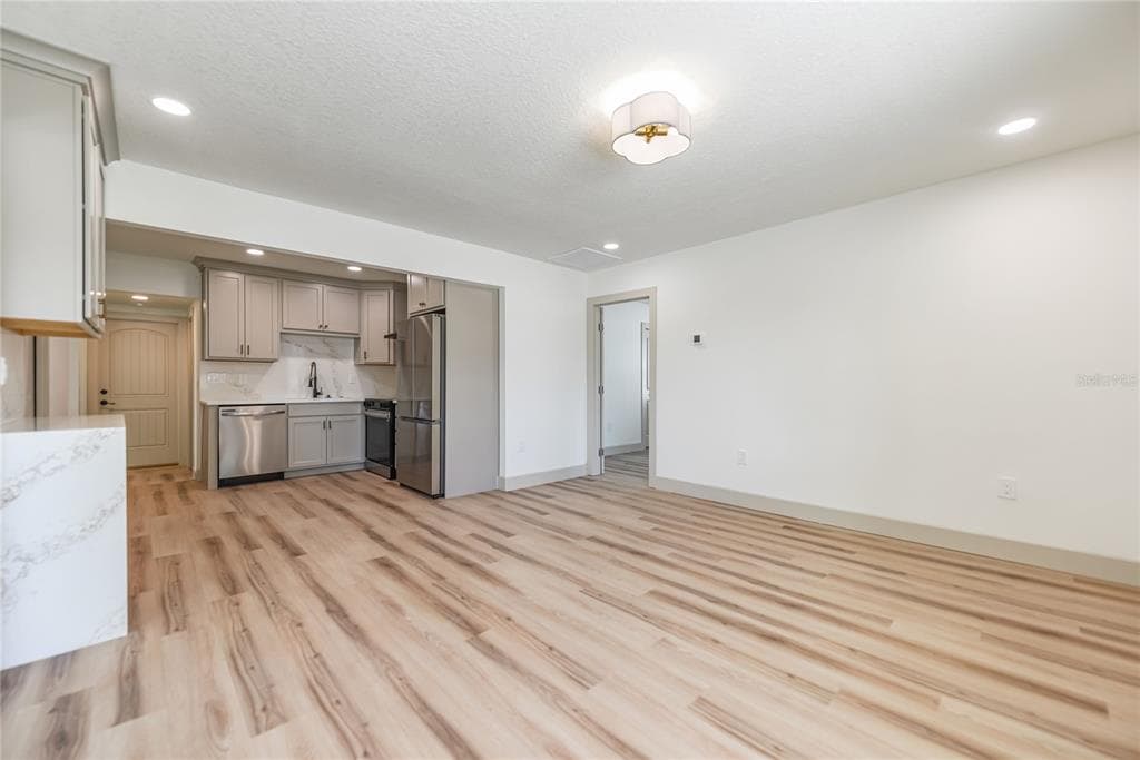 7851 40 AVE N, ST PETERSBURG, FL 33709 — zdjęcie 4