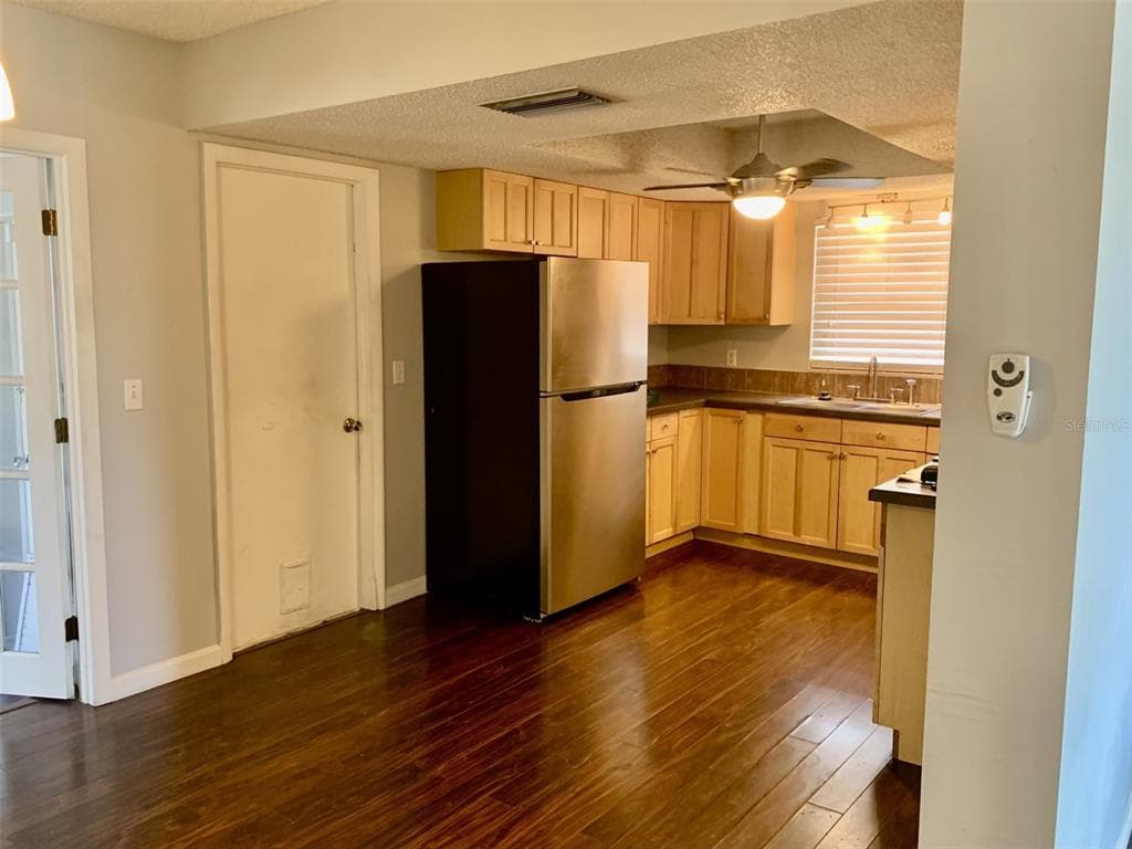 5050 29TH AVENUE N, ST PETERSBURG, FL 33710 — zdjęcie 4