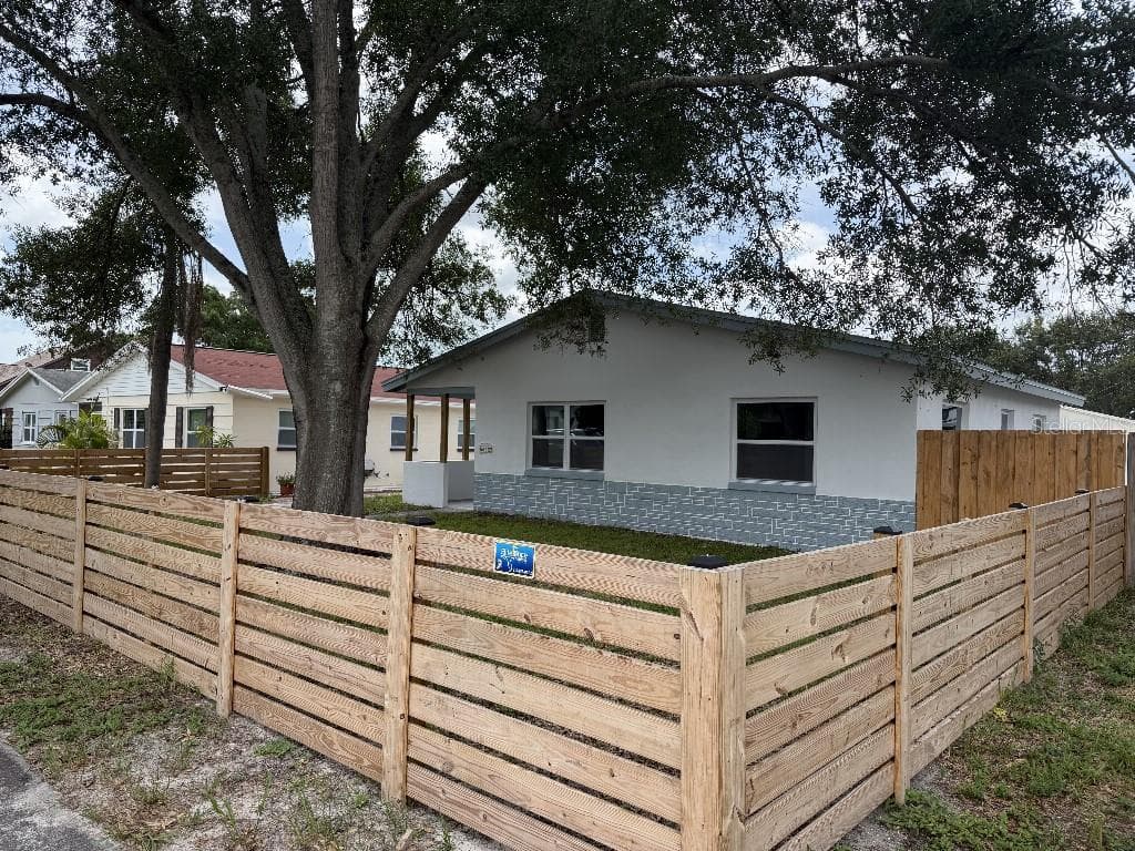 632 89TH AVENUE N, ST PETERSBURG, FL 33702
