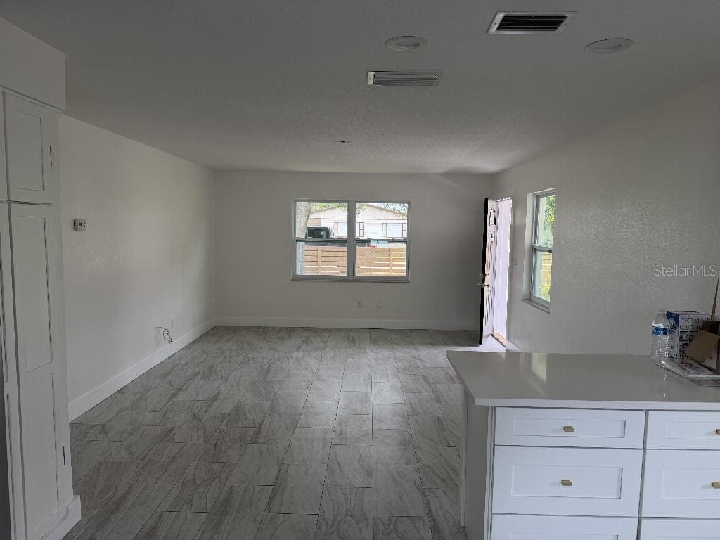 632 89TH AVENUE N, ST PETERSBURG, FL 33702 — zdjęcie 4