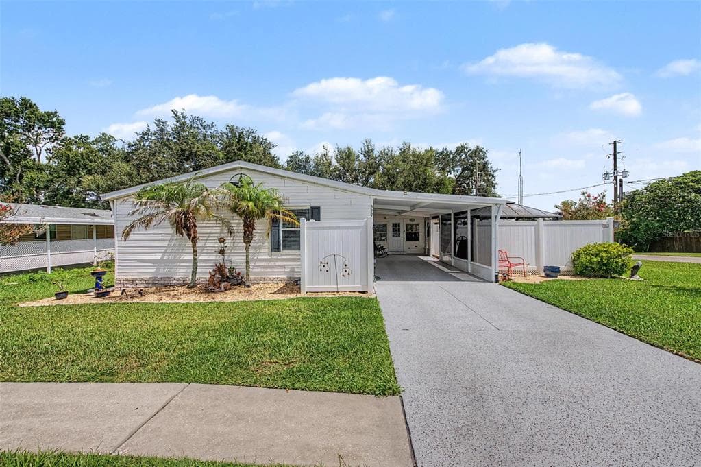 37719 NEWAL AVENUE, ZEPHYRHILLS, FL 33542 — zdjęcie 2