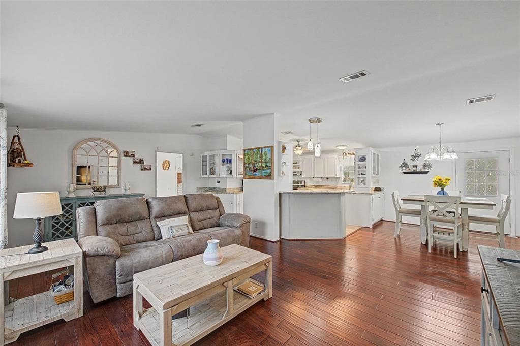 37719 NEWAL AVENUE, ZEPHYRHILLS, FL 33542 — zdjęcie 4