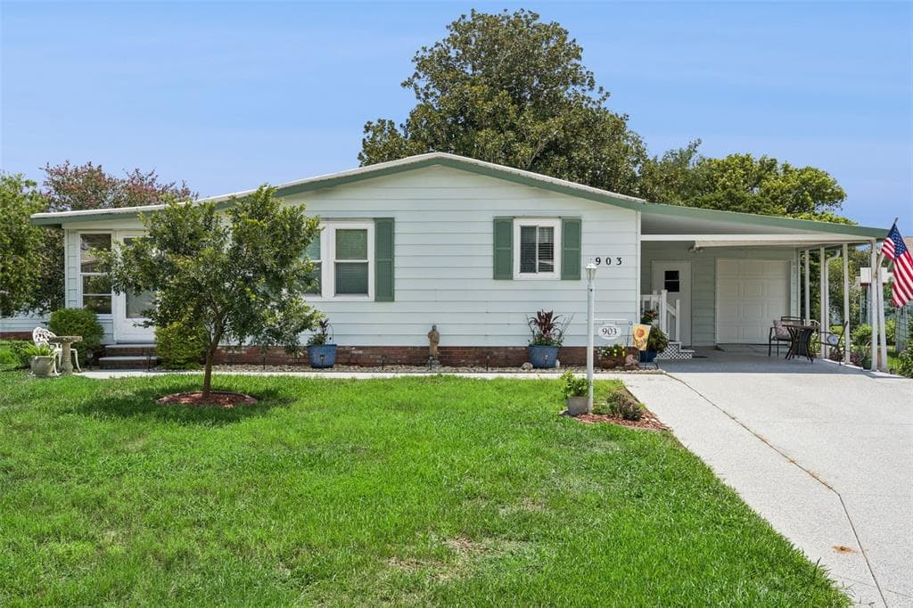 903 OLEANDER STREET, LADY LAKE, FL 32159