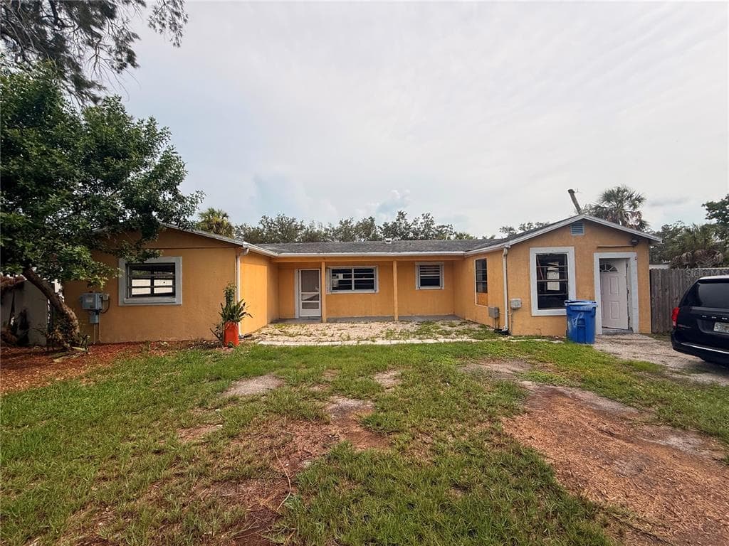 806 W SHELL POINT ROAD, RUSKIN, FL 33570