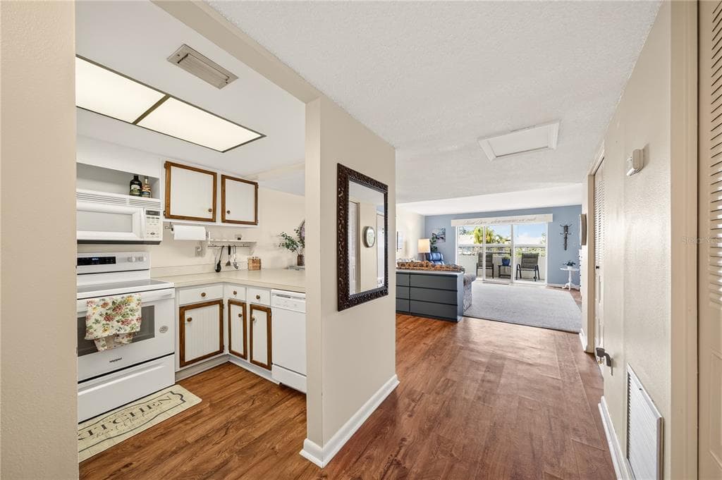 601 N MCDONALD STREET # 2, MOUNT DORA, FL 32757 — zdjęcie 4