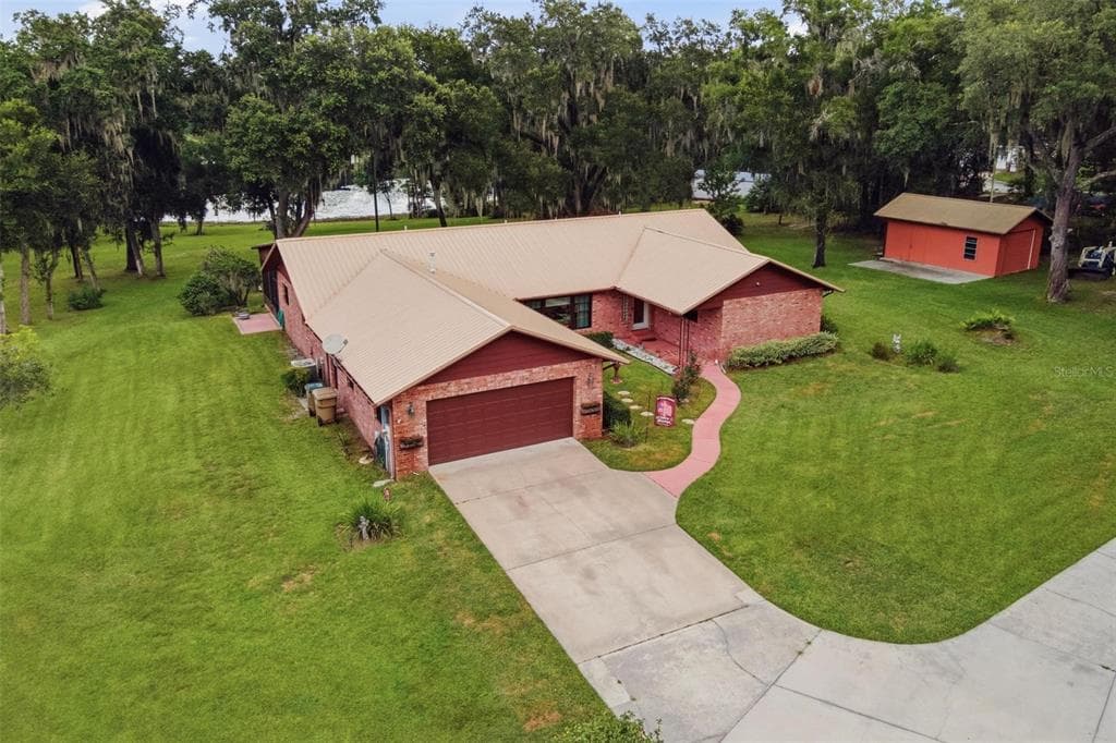 38700 LAKEVIEW DRIVE, LADY LAKE, FL 32159
