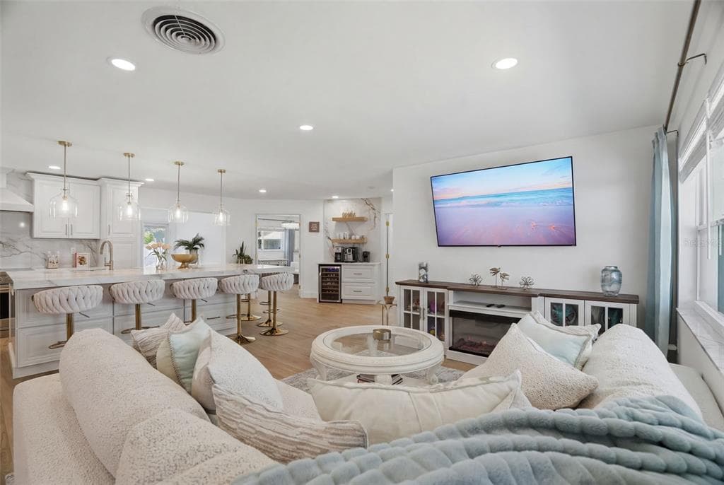 1819 MARYLAND AVENUE NE, ST PETERSBURG, FL 33703 — zdjęcie 4