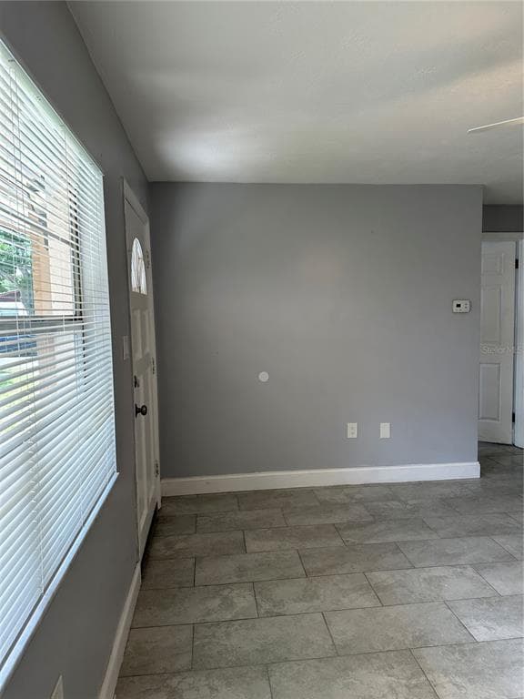 473 93RD AVENUE N, ST PETERSBURG, FL 33702 — zdjęcie 4