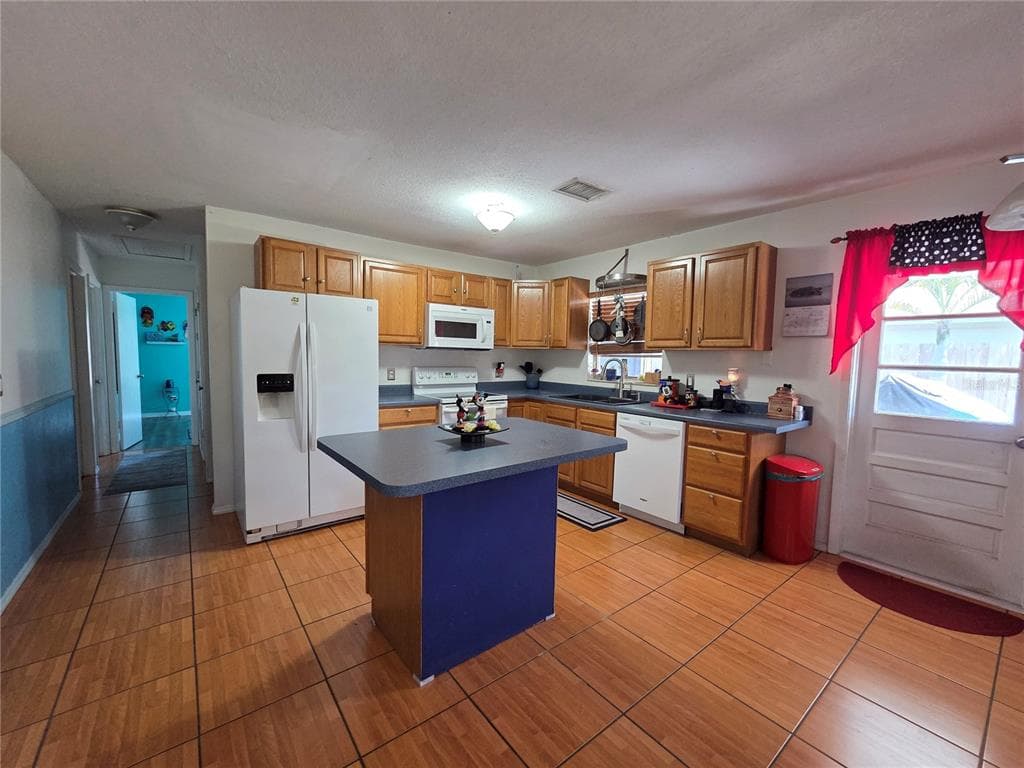 9272 51ST STREET N, PINELLAS PARK, FL 33782 — zdjęcie 3