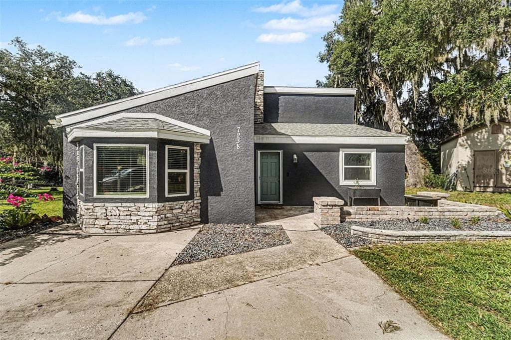 7238 HILLCREST STREET, LEESBURG, FL 34748