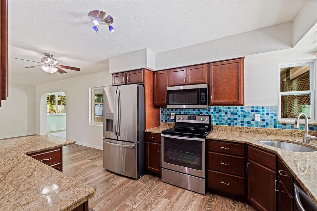 13555 CROFT DRIVE N, LARGO, FL 33774 — zdjęcie 4