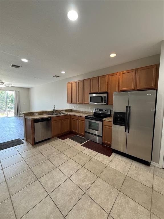5032 WHITE SANDERLING COURT, TAMPA, FL 33619 — zdjęcie 4