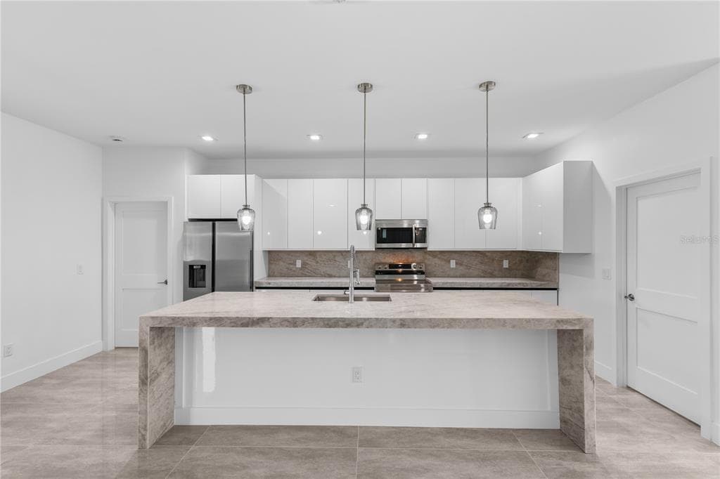 1142 DUTCHESS STREET E, LEHIGH ACRES, FL 33974 — zdjęcie 5