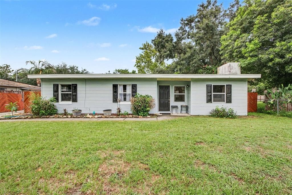 231 E 1ST STREET, CHULUOTA, FL 32766