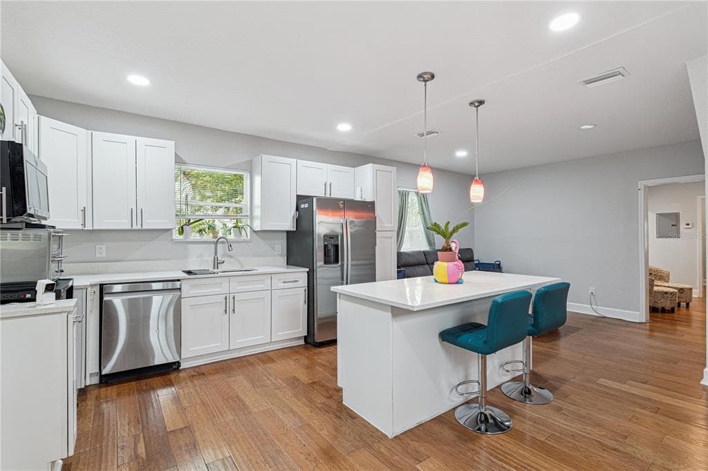732 E ORANGE AVENUE, EUSTIS, FL 32726