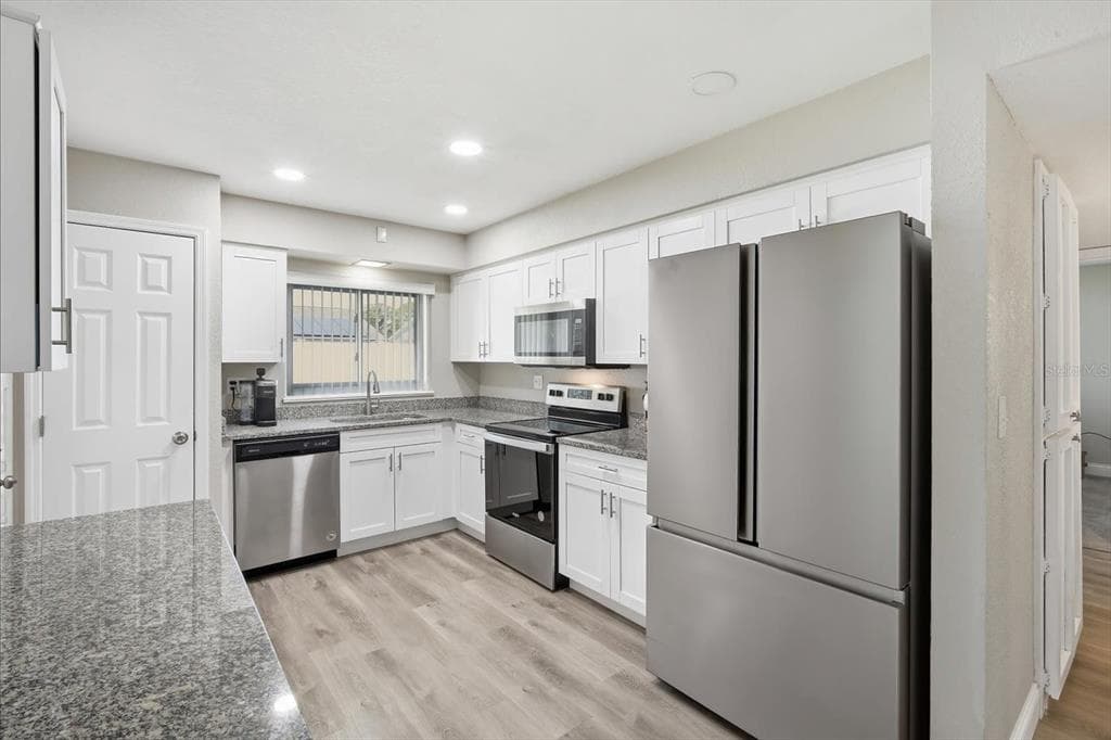 1404 SETON HALL DRIVE, SUN CITY CENTER, FL 33573 — zdjęcie 4