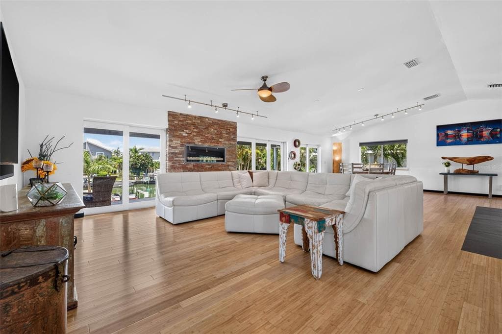 113 7TH STREET E, ST PETERSBURG, FL 33715 — zdjęcie 3