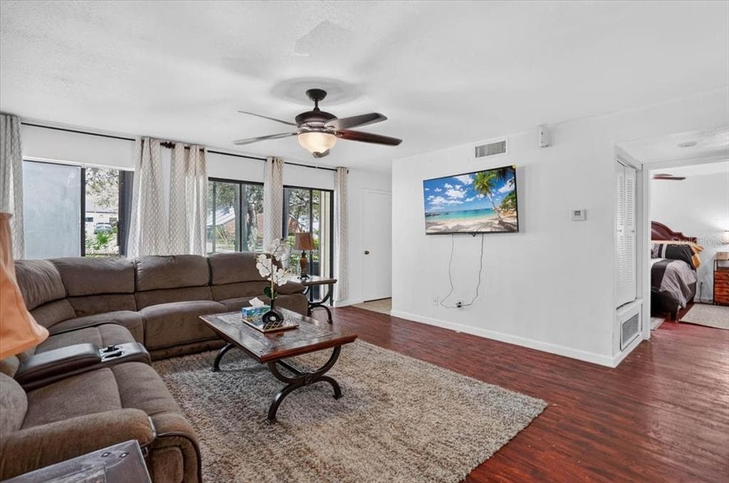 13405 ARBOR POINTE CIRCLE # 104, TAMPA, FL 33617 — zdjęcie 4