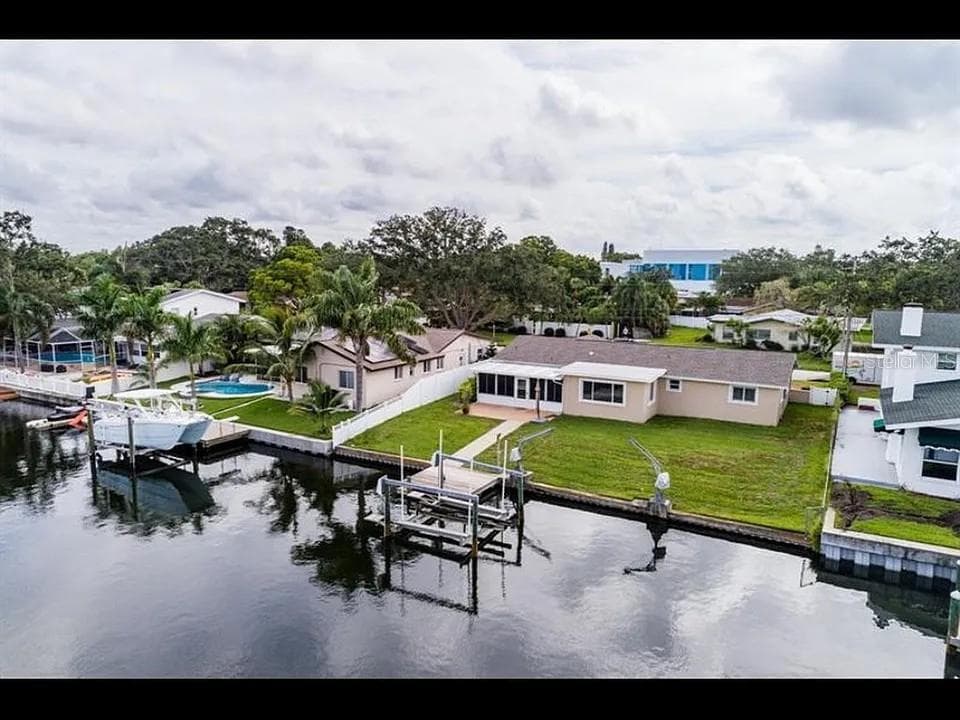 4052 14TH WAY NE, ST PETERSBURG, FL 33703