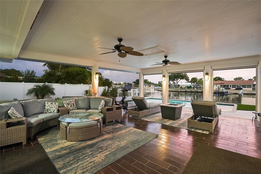 3896 42ND AVENUE S, ST PETERSBURG, FL 33711 — zdjęcie 4