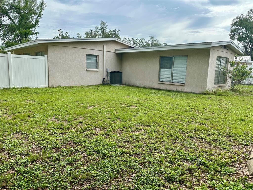 7507 CORAL VINE LANE, TAMPA, FL 33619 — zdjęcie 4