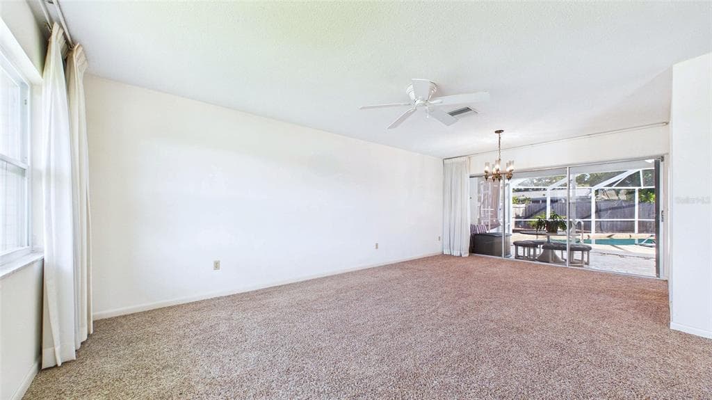 1067 44TH AVENUE NE, ST PETERSBURG, FL 33703 — zdjęcie 3