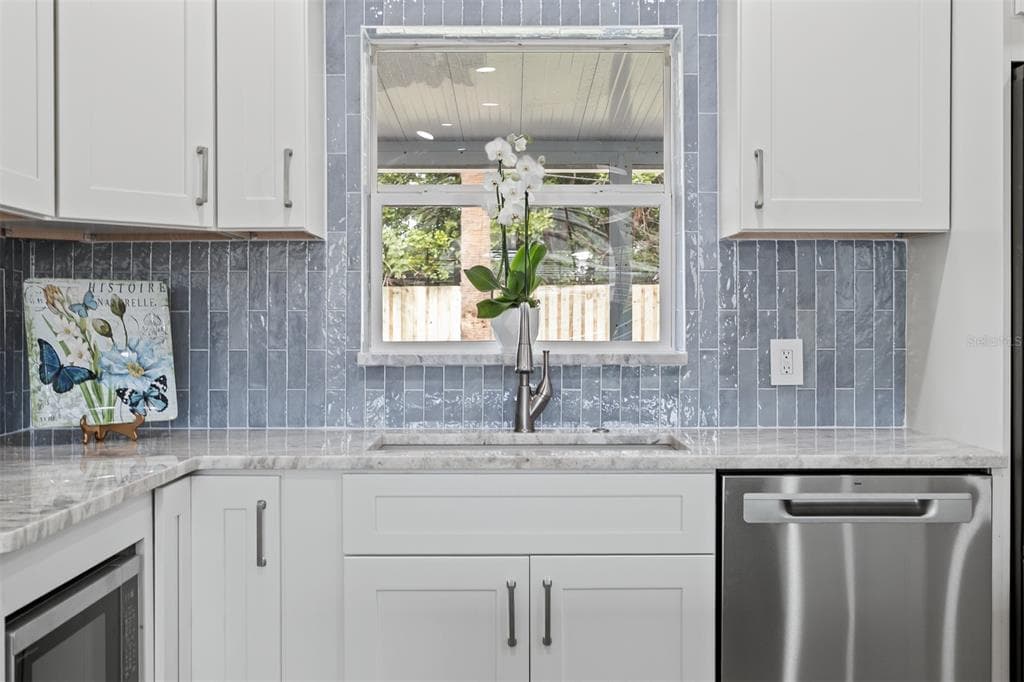 3332 70TH LANE N, ST PETERSBURG, FL 33710 — zdjęcie 3