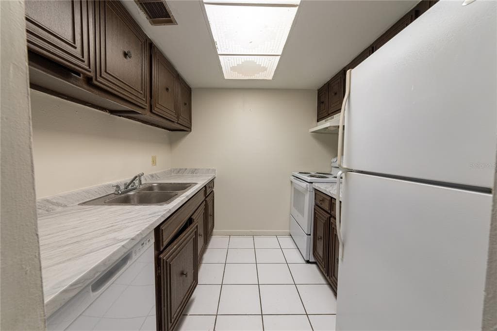 4718 JOSEPH COURT # 220, TAMPA, FL 33614 — zdjęcie 2