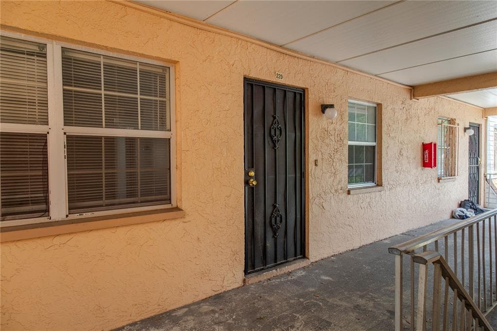 4718 JOSEPH COURT # 220, TAMPA, FL 33614