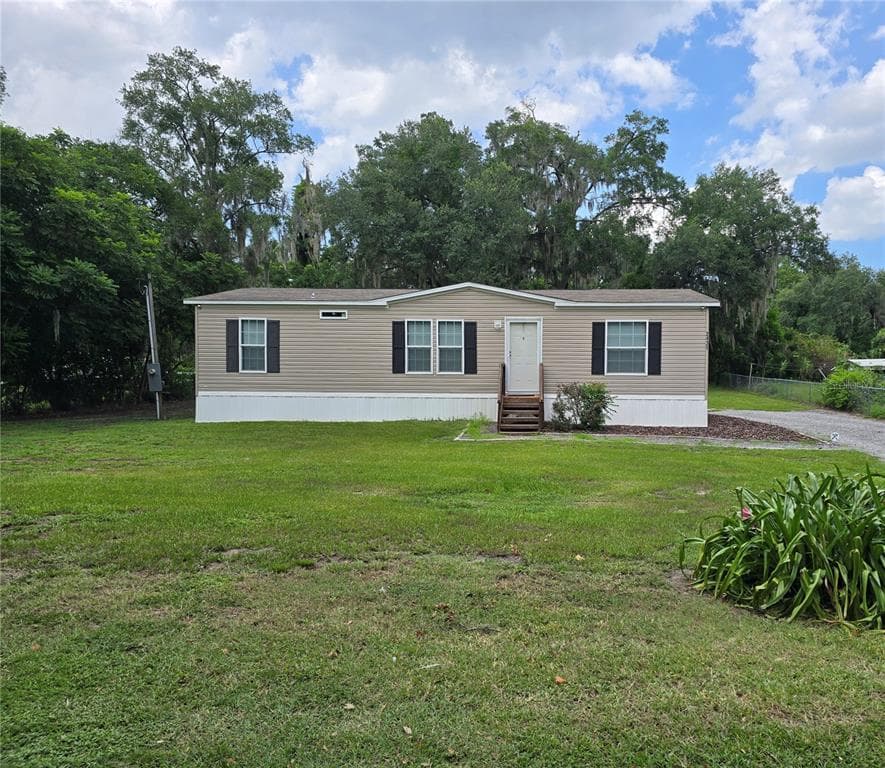 2435 MYER AVENUE, LEESBURG, FL 34748