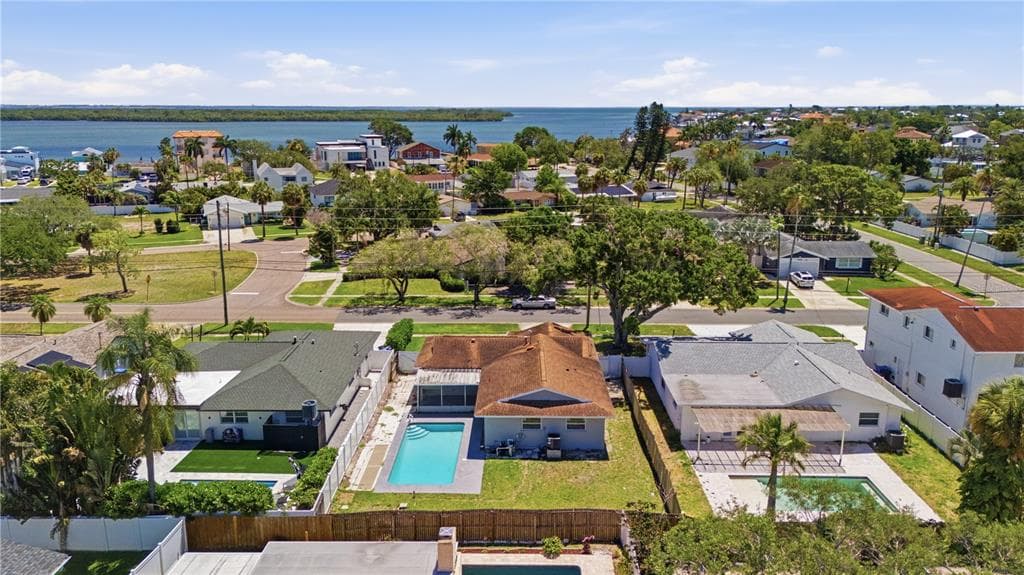 5920 DENVER STREET NE, ST PETERSBURG, FL 33703 — zdjęcie 2